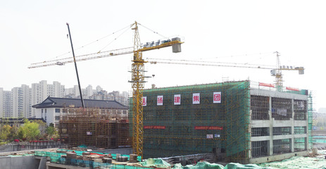 清明假期不放松，防疫建設(shè)雙線并行——重點工程假期施工紀實